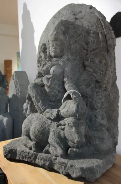 Artikelbild 6 des Artikels “Shiva sitzend schwarzer Lavastein , 70cm Hoch “